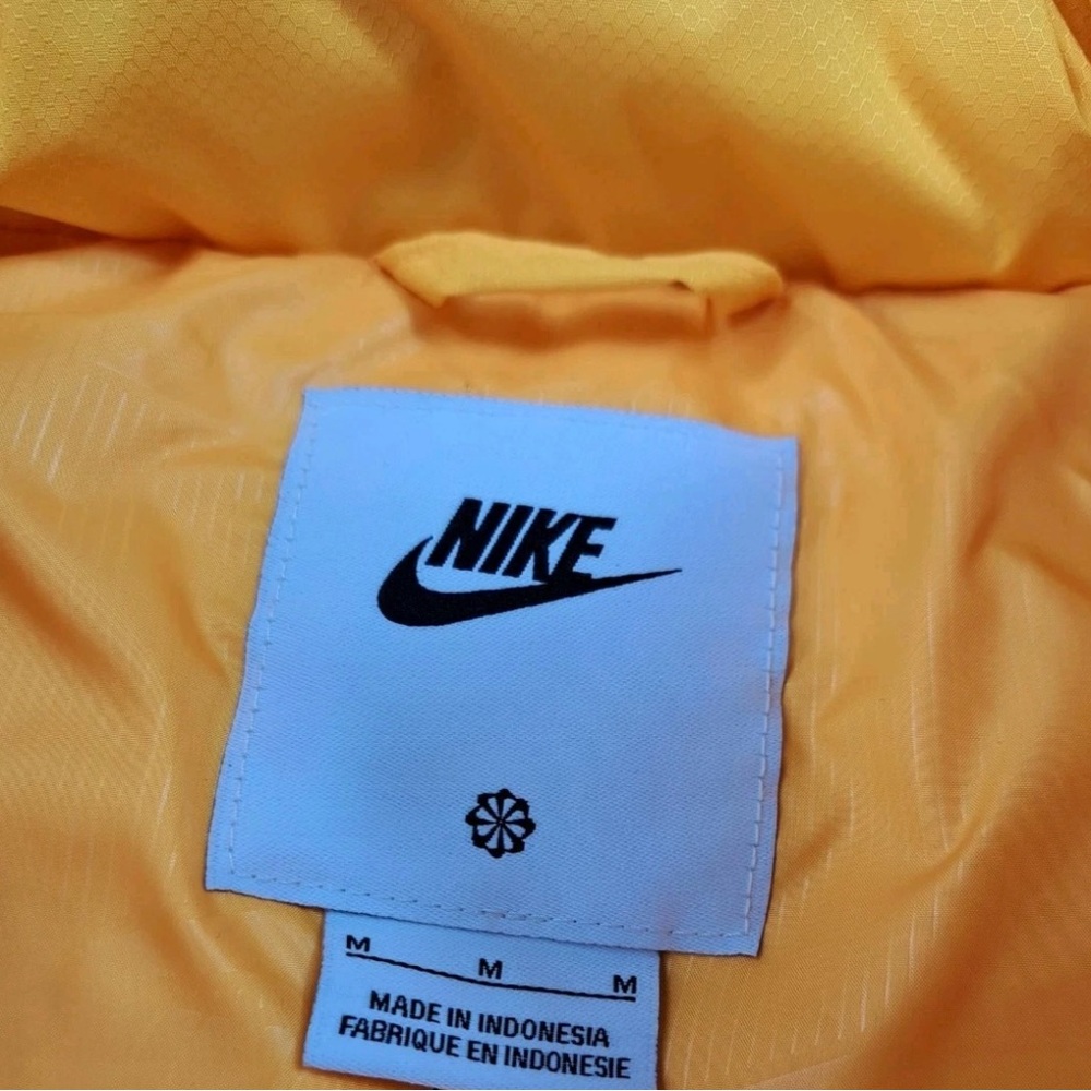 Nike PrimaLoft 🔥 Sportswear Club Water Repellent Yellow Puffer Vest FB7373-739 - Picture 12 of 13